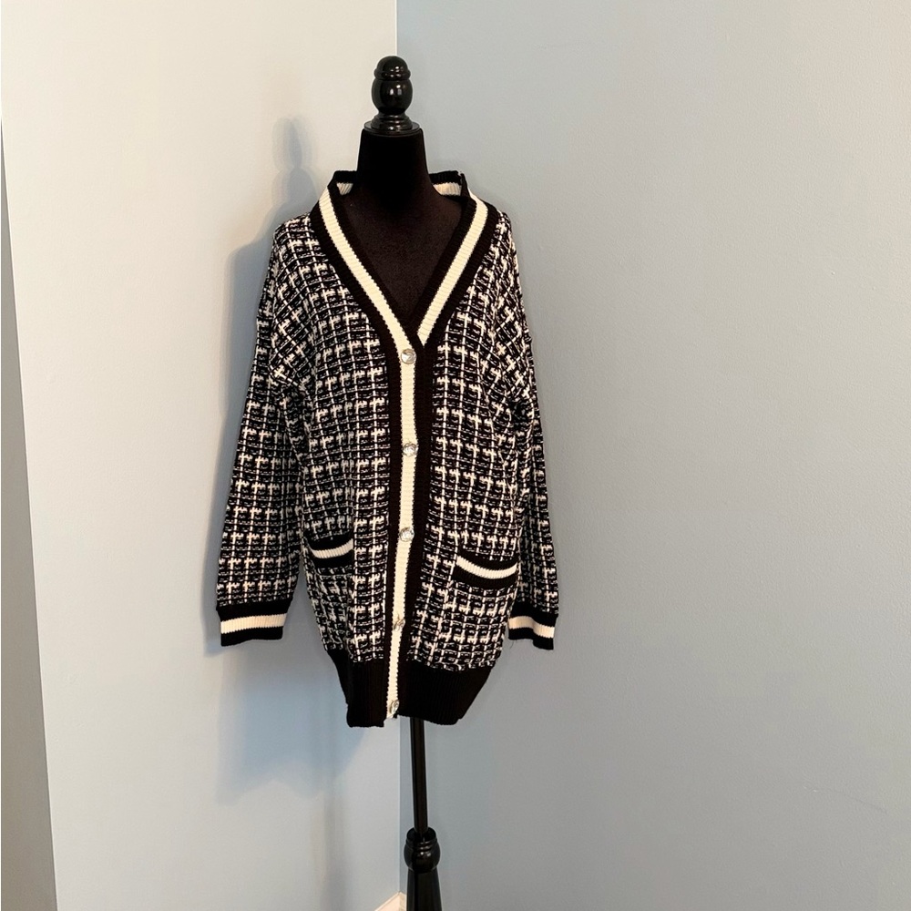 Black/White Knit Cardigan, oversized, classic style, cozy knit